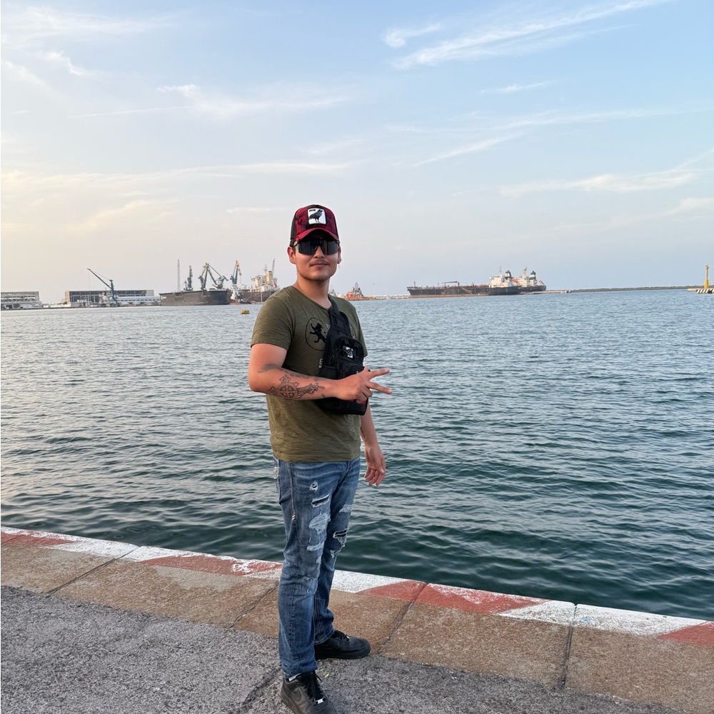 Meet your Posher, Eduardo